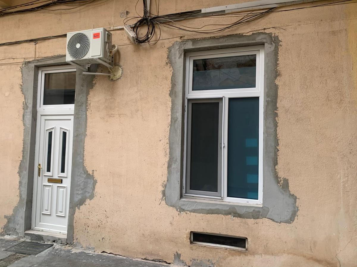 Young Downtown Apartment Arad Bagian luar foto